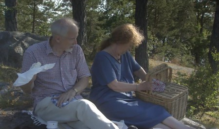 They are eating lunch.